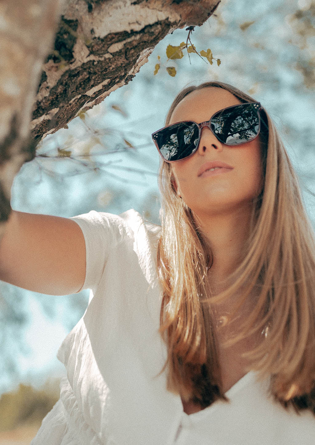 Dahlia Wayfarer sunglasses - On female Swedish model